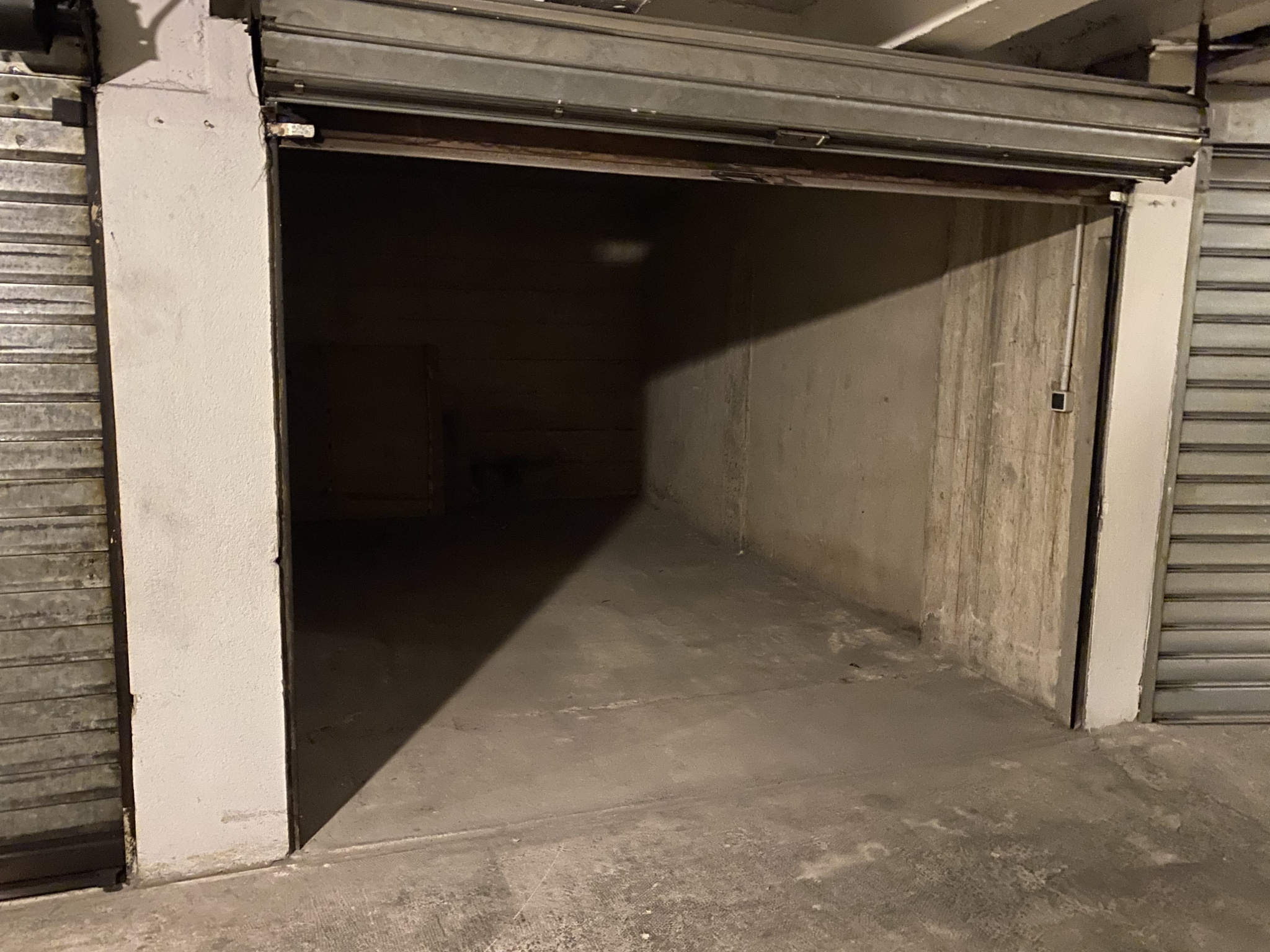 location-menton-rue-pi-tonne-garage-ferm-en-sous-sol-menton-06500